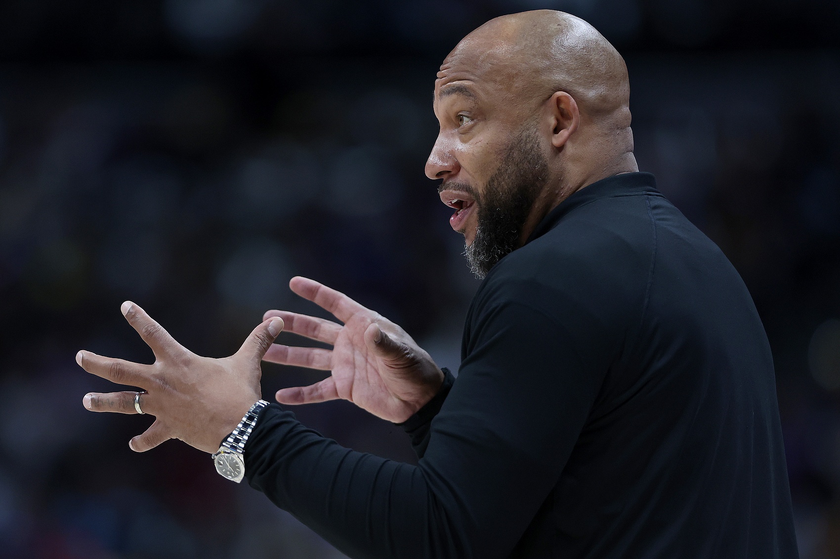 哈姆是否将本场比赛视为复仇之战？老里：是的 他想踢湖人的屁股