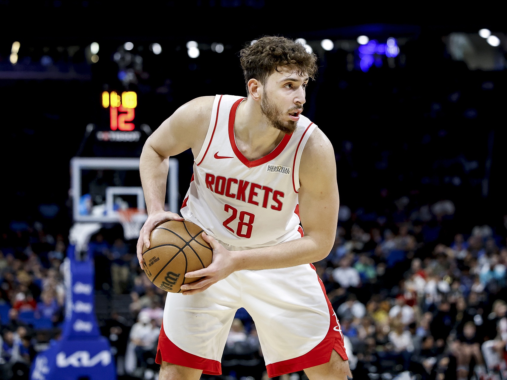 闪耀上半场！申京展示各种攻击手段 11中7&6罚5中砍两队最高19分