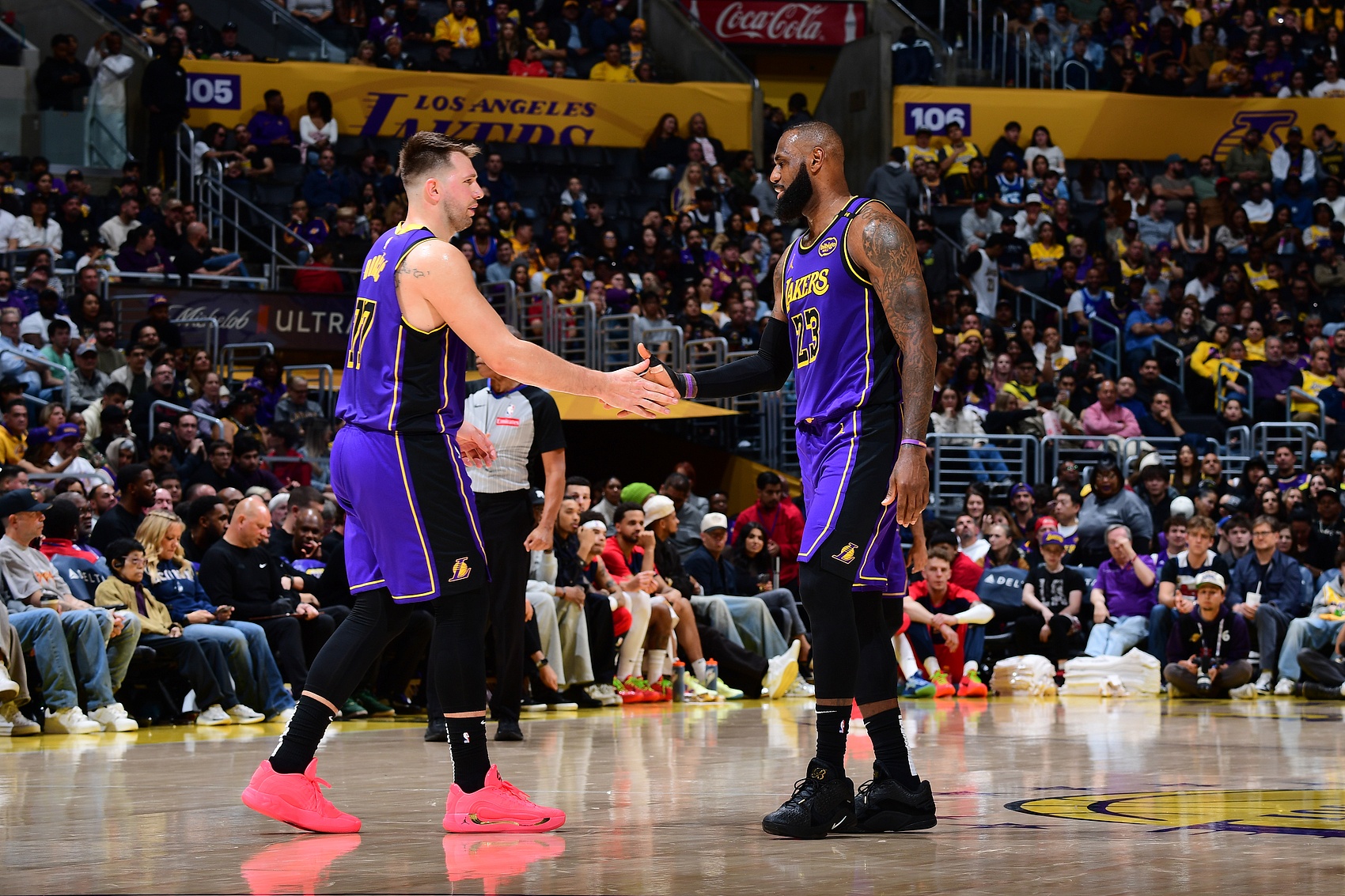 Skip：勒布朗肯定爱搭档东契奇 这样他就不用承担大的压力和期望