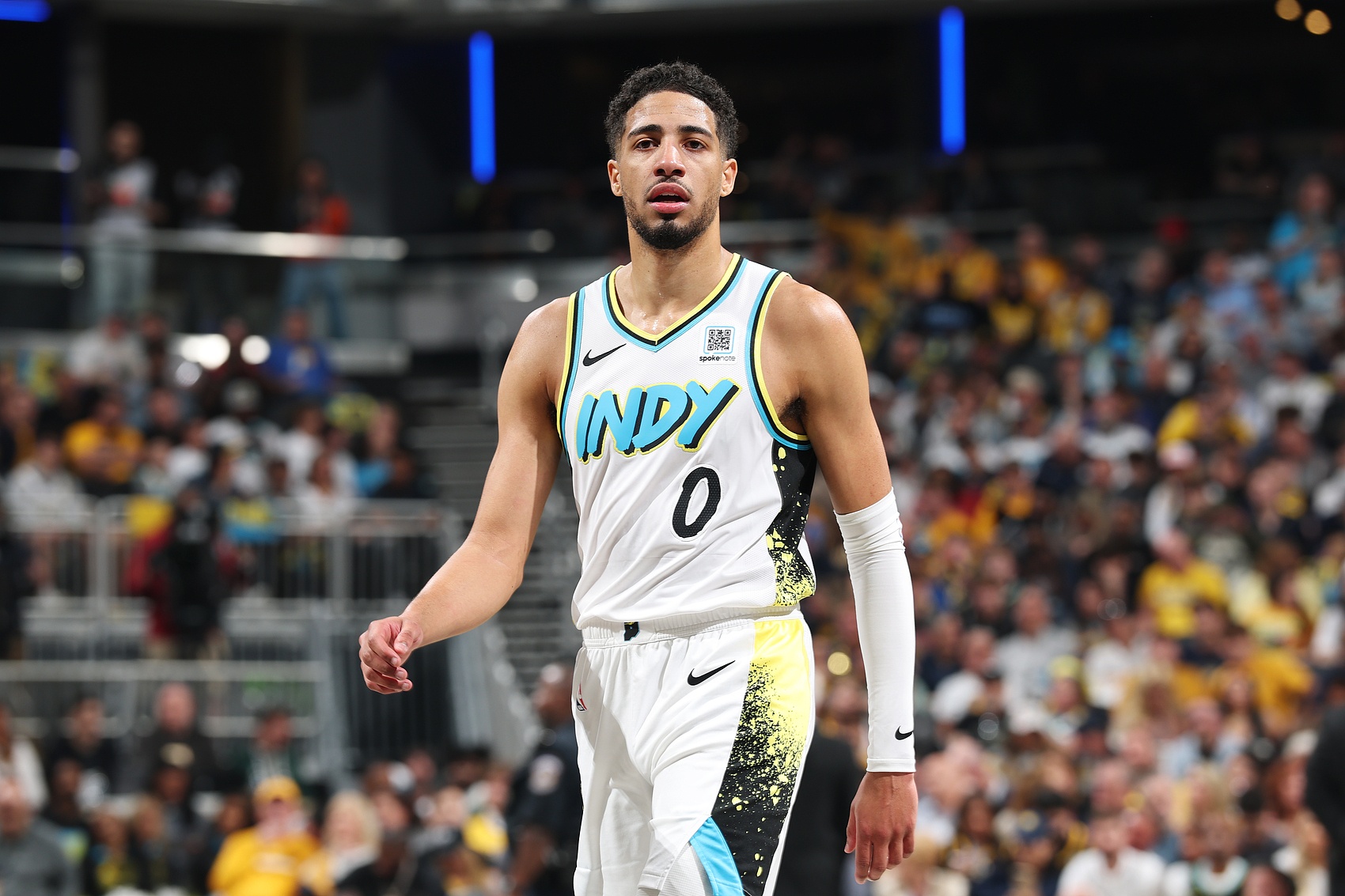 还是串联！哈利伯顿半场送出8助攻&0失误！ 另有8分5板1帽