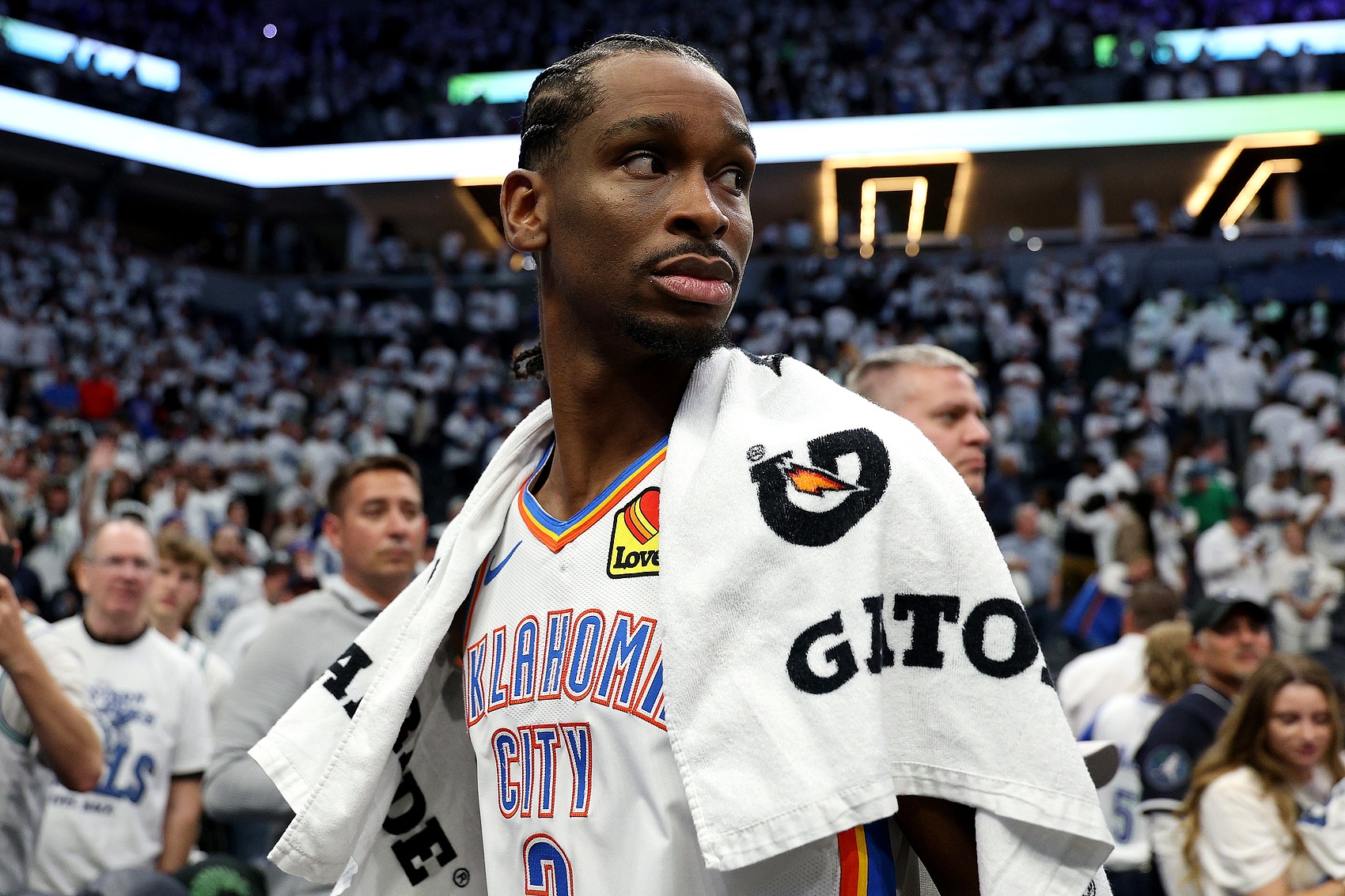 传射俱佳！亚历山大打满首节6中5贡献13分4助 正负值+7