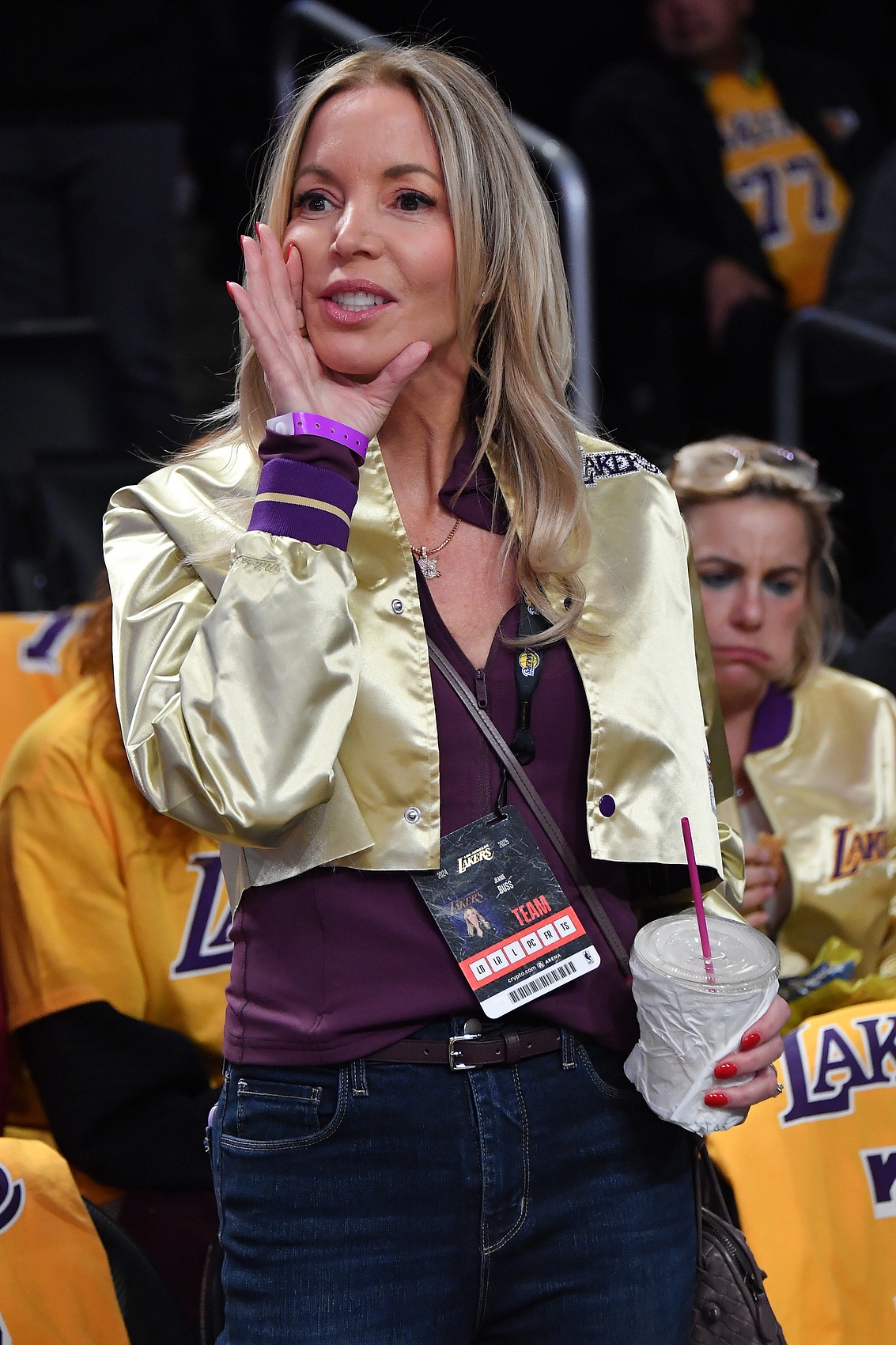 付政浩：珍妮卖队后继续掌权 但类似案列多以失败告终&库班就是