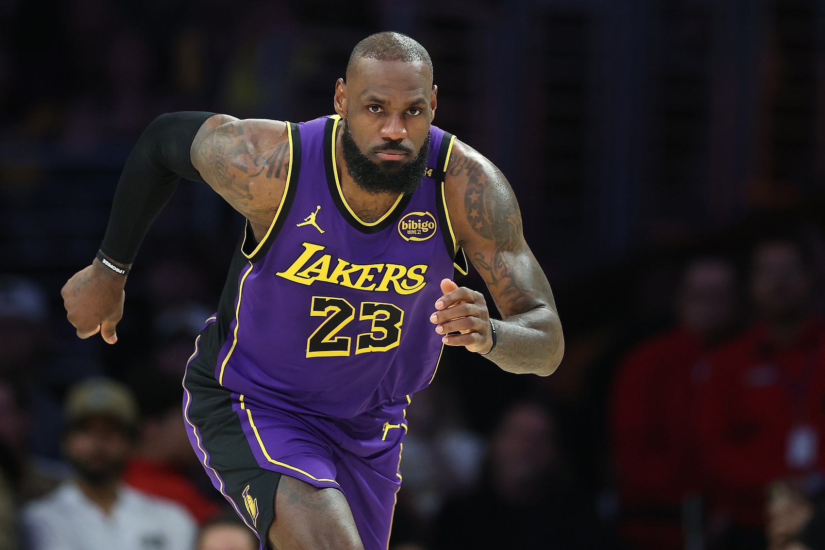 美记：所有迹象都表明这是詹姆斯最后一季 若真如此他会在8月宣布