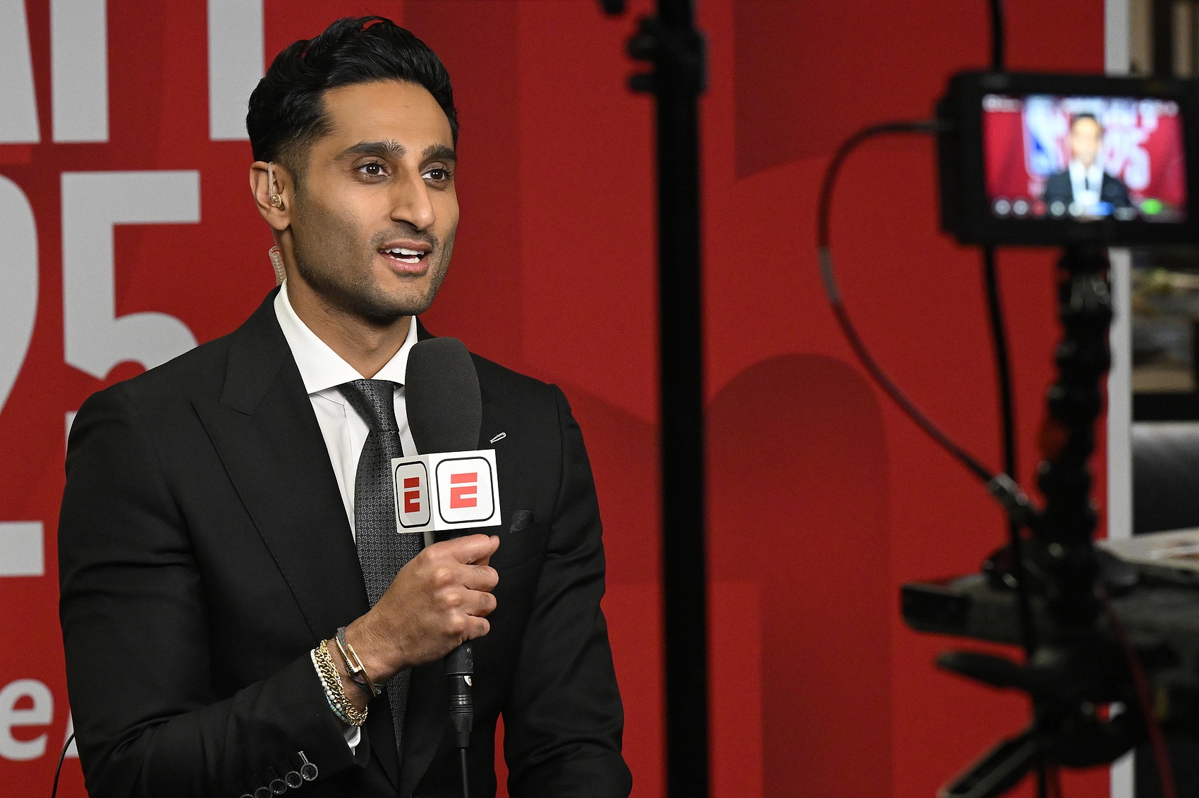 Shams：爆料077交易当晚我只睡了30分钟 很担心推文中有错字