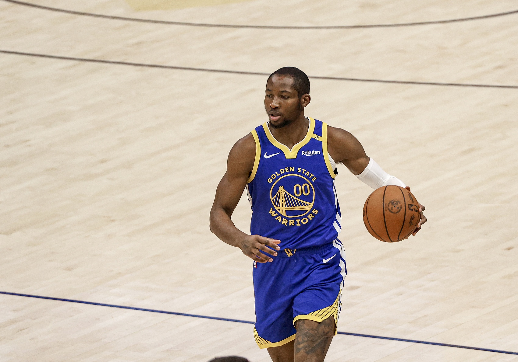 经纪人：库明加在苦练中距离 但在勇士他没有机会展示