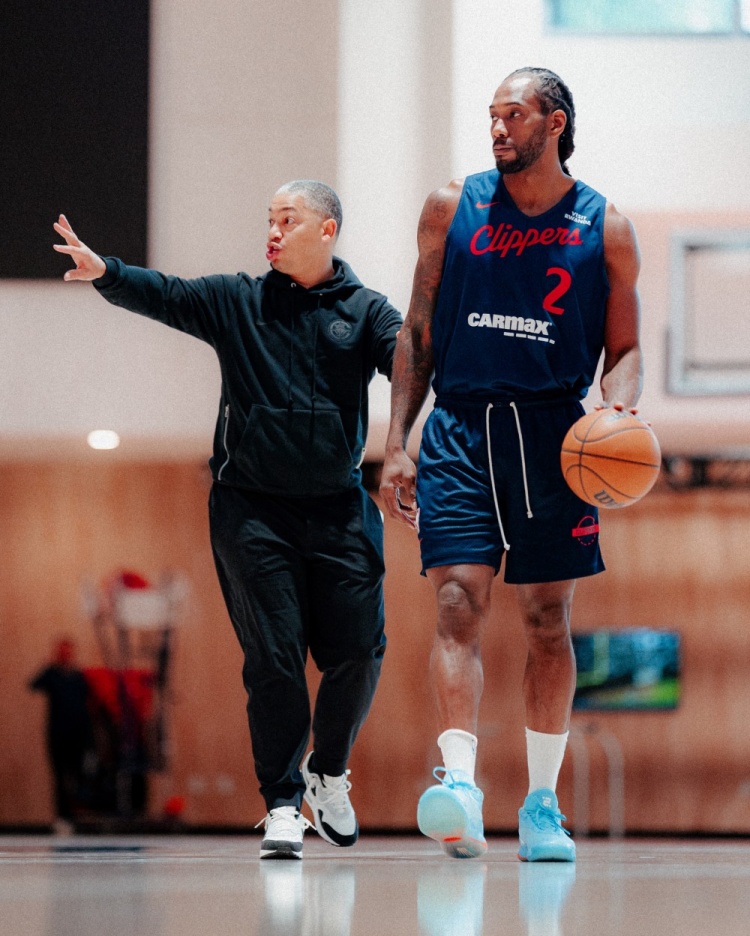 快船官方晒今日训练照：小卡持球卢指挥跑位 祖巴茨克里斯蒂微笑