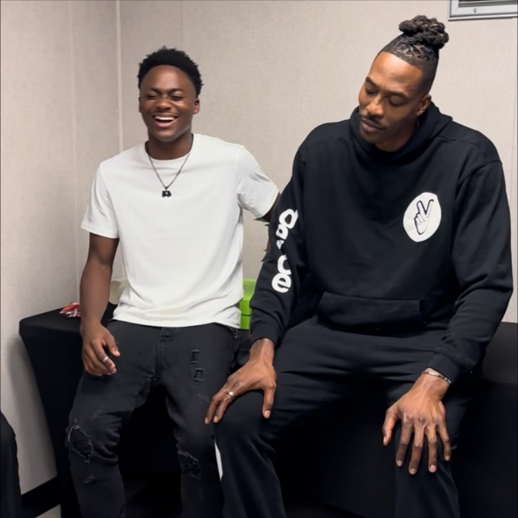 大儿子都18岁了！霍华德祝福儿子：18是你从男孩走向男人的机会