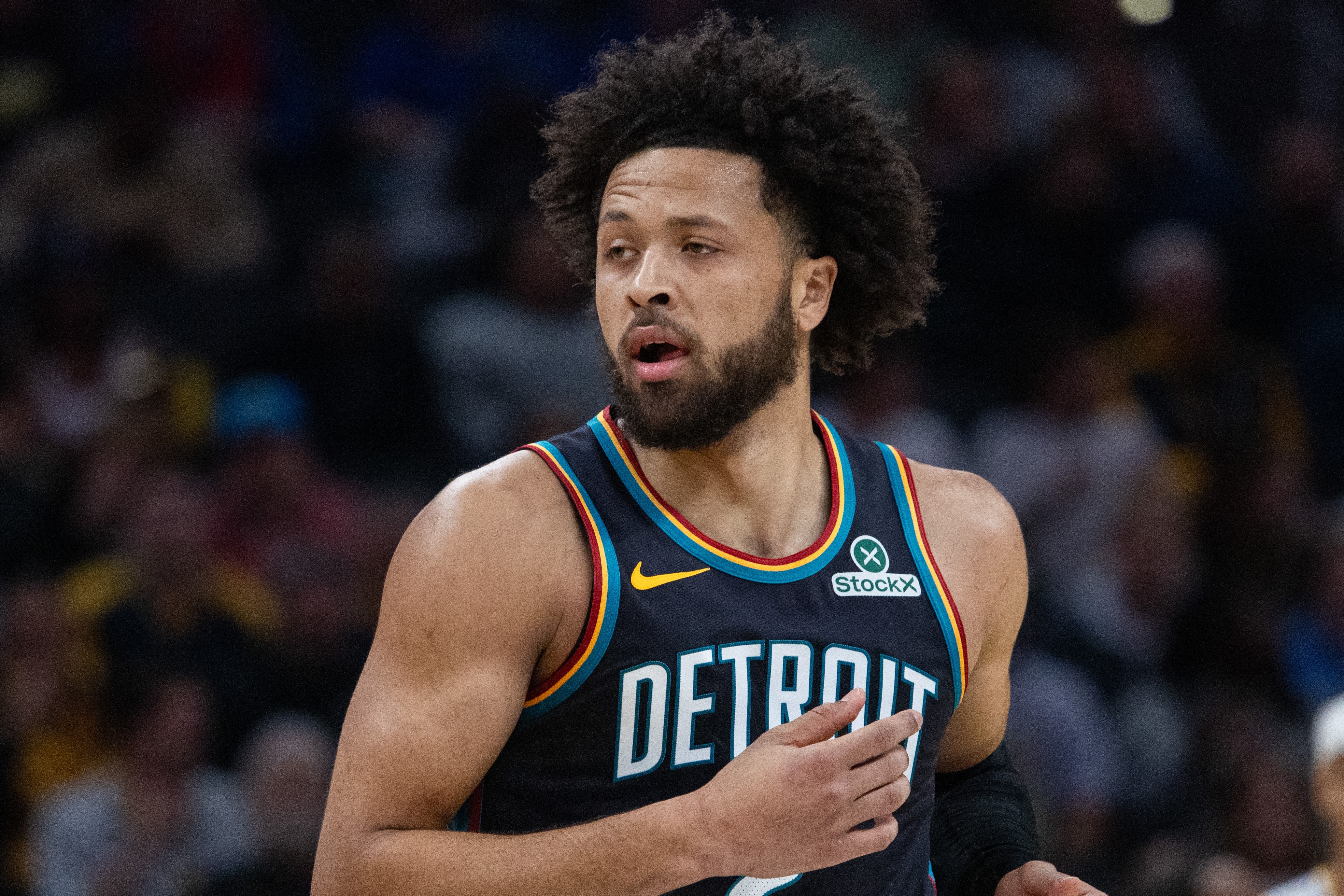 攻防俱佳!康宁汉姆退防钉板大帽&助攻队友得分