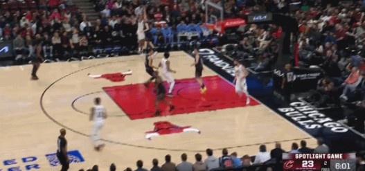 这是真准！泰森底角接球被封到脸上依旧命中个人第二记三分球