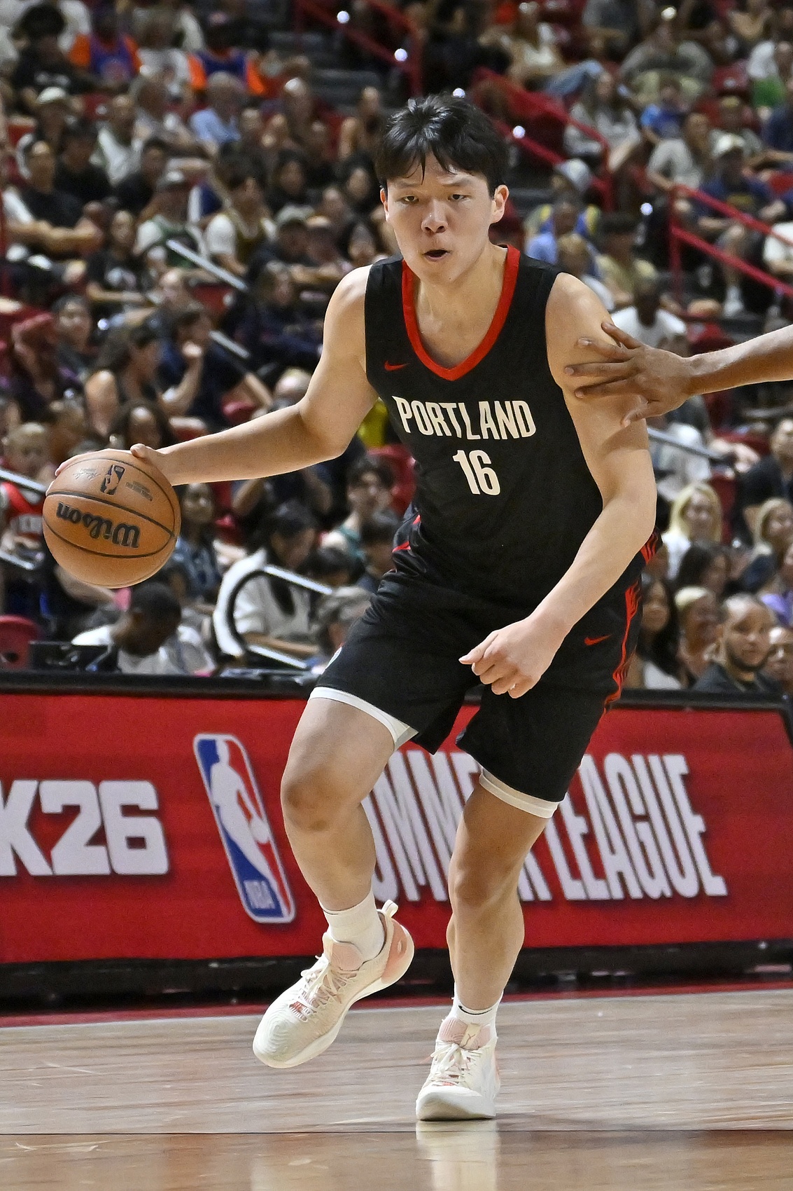 美媒体人：杨瀚森夏联时的传球有亮点 但没适应NBA级别的传球难度