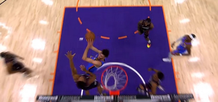 玩杂耍呢！霍姆格伦突破对抗背身上篮得分并造成犯规