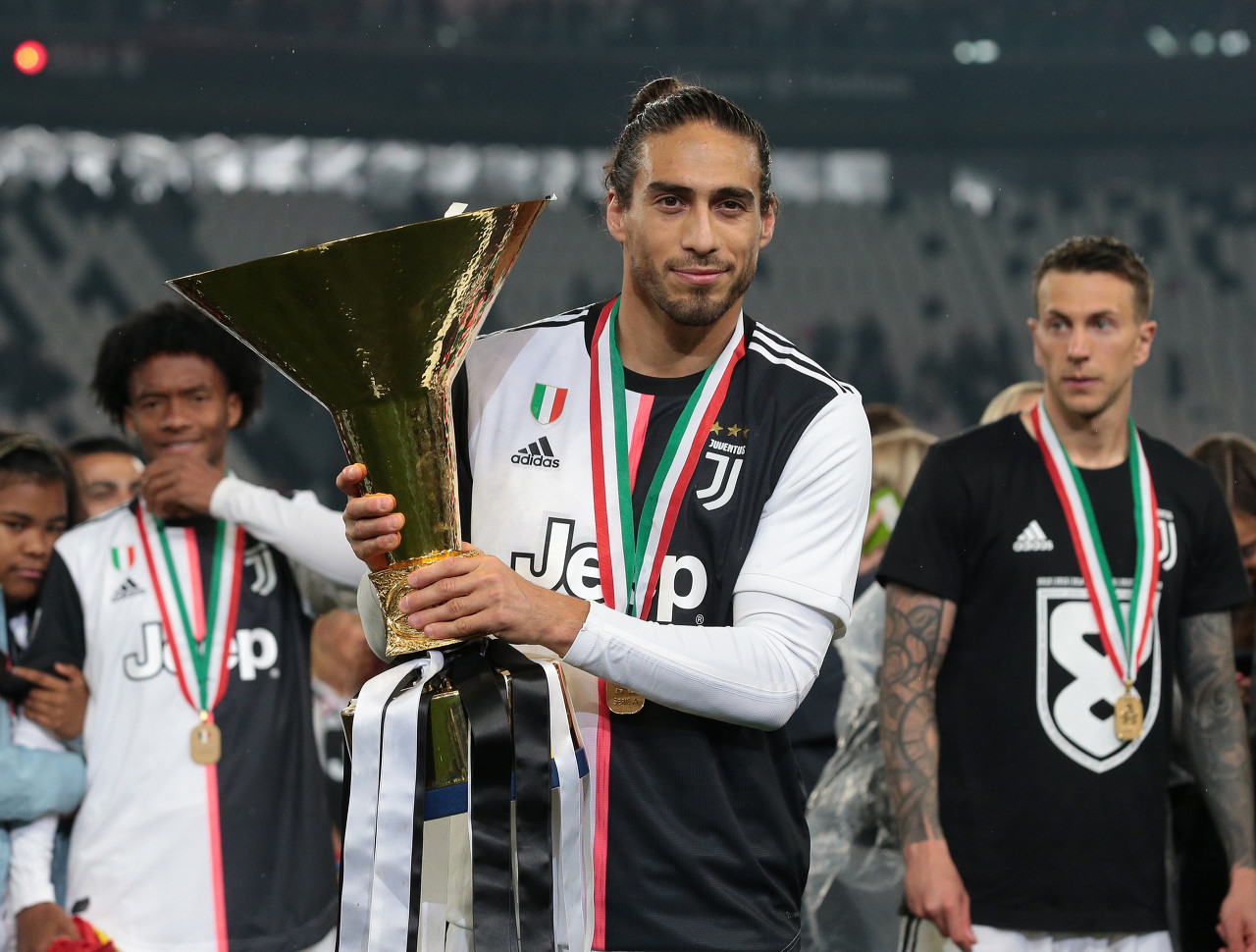 记者：38岁前尤文、巴萨后卫卡塞雷斯将加盟乌拉圭球队