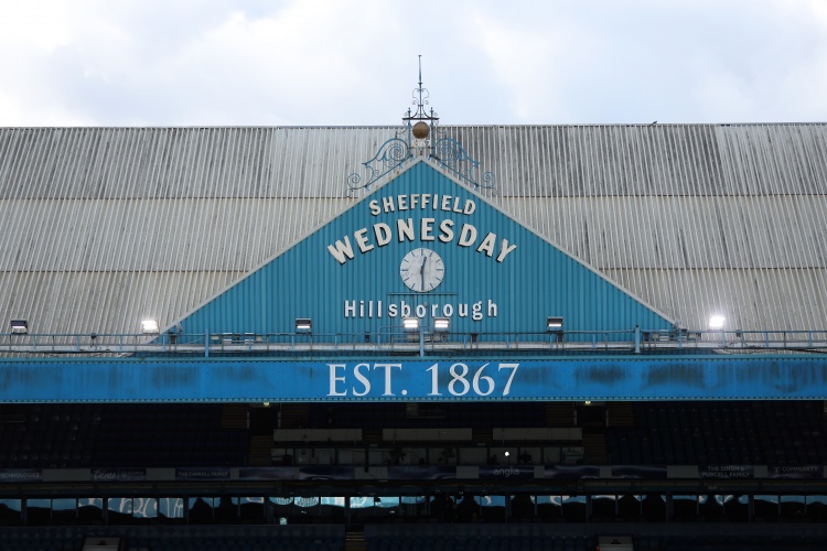 邮报：谢周三和米尔沃尔球迷冲突，一名谢周三球迷耳朵被咬要缝针